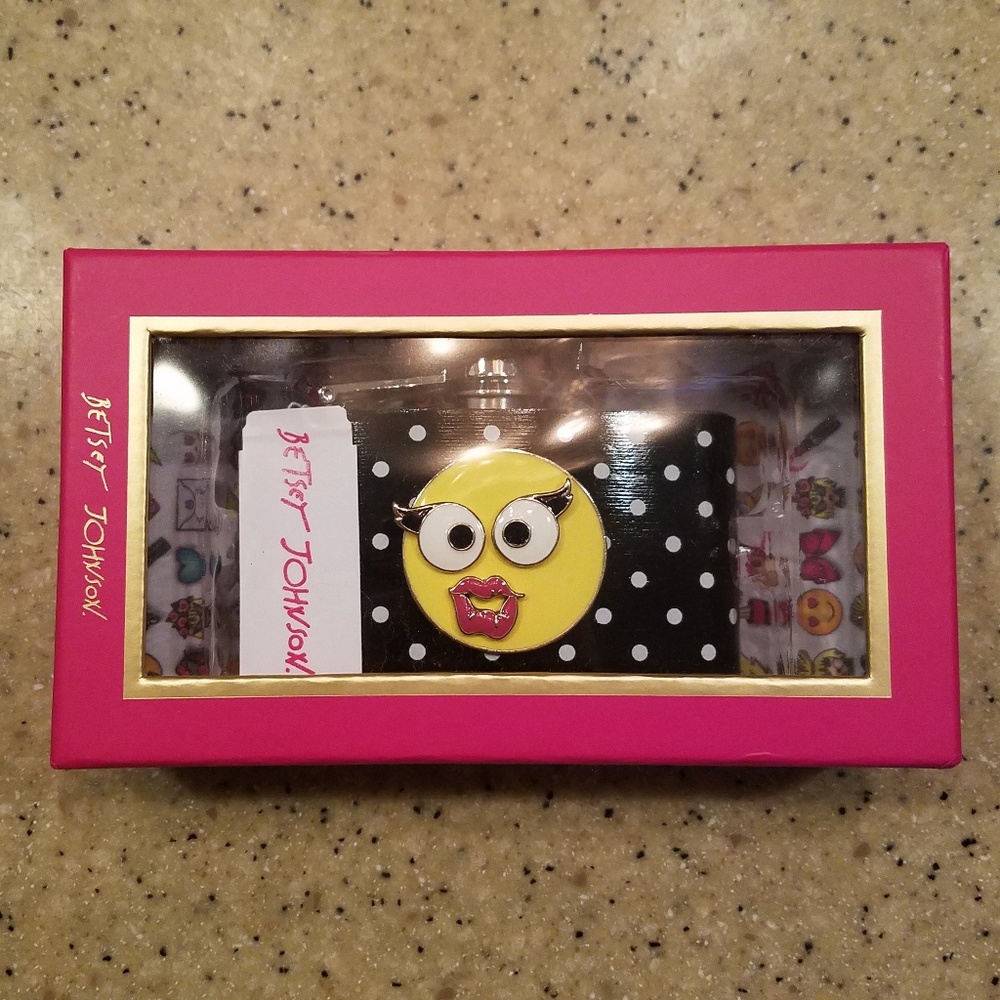NWT Betsey Johnson Smiley Kissy Face Flask
